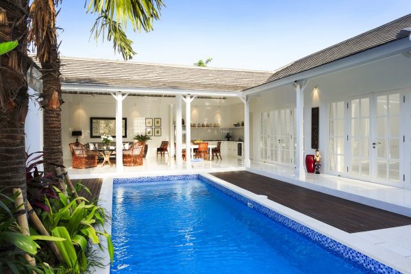 Distance Yourself in Luxury 3-Bedrooms Private Villa Canggu