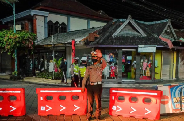 Bali Officials Decided To Turn Off Public Street Lights During The Emergency Partial Lockdown