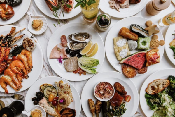 Bali’s Brunch Bunch: Our Fave Sunday Brunch Spreads with Free-Flow Buffets & Bottomless Beachfront Bubbles